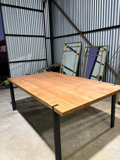 MESA DE RAULÍ – 45 mm Macizo + Base Metálica Premium