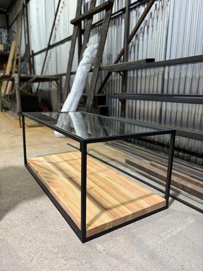MESA DE CENTRO – Vidrio + Pino Oregón + Estructura Negra – Diseño Moderno & Cálido